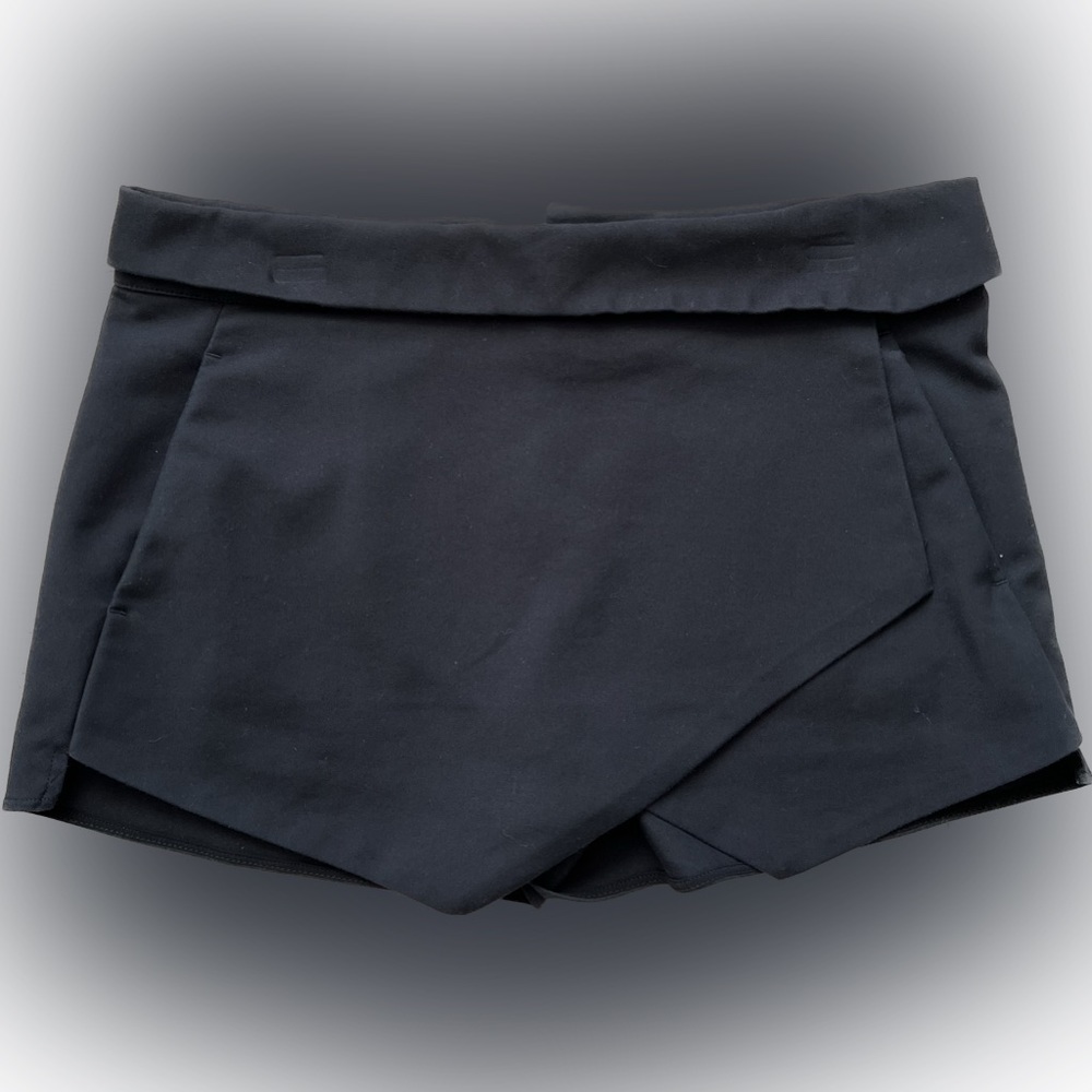 Zara basic black skort.